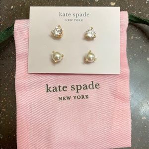 Beautiful two piece set of pearl and diamond in yellow gold. “Rise and Shine”